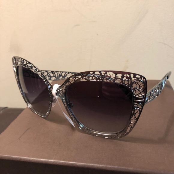 Dolce and Gabbana $420 retail sunglasses - Picture 2 of 4